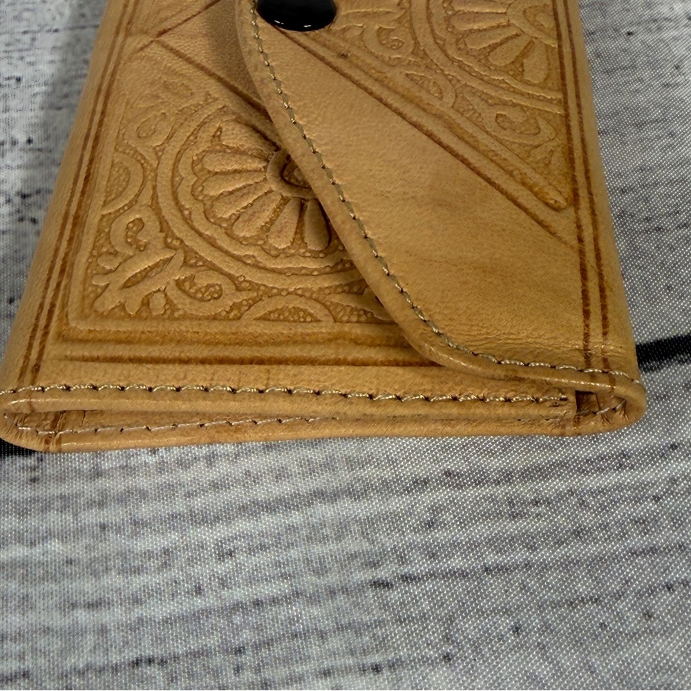 Tan Hand Tooled Embossed Leather Wallet - Unbranded - Picture 5 of 9